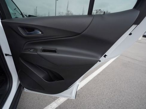 Used 2022 Chevrolet Equinox LT w/ Driver Convenience Package image 22