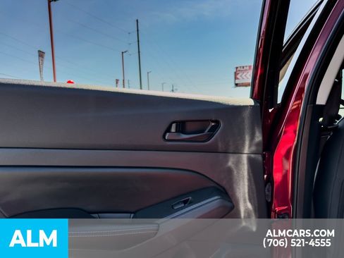 Used 2025 Nissan Altima 2.5 SV FWD image 14