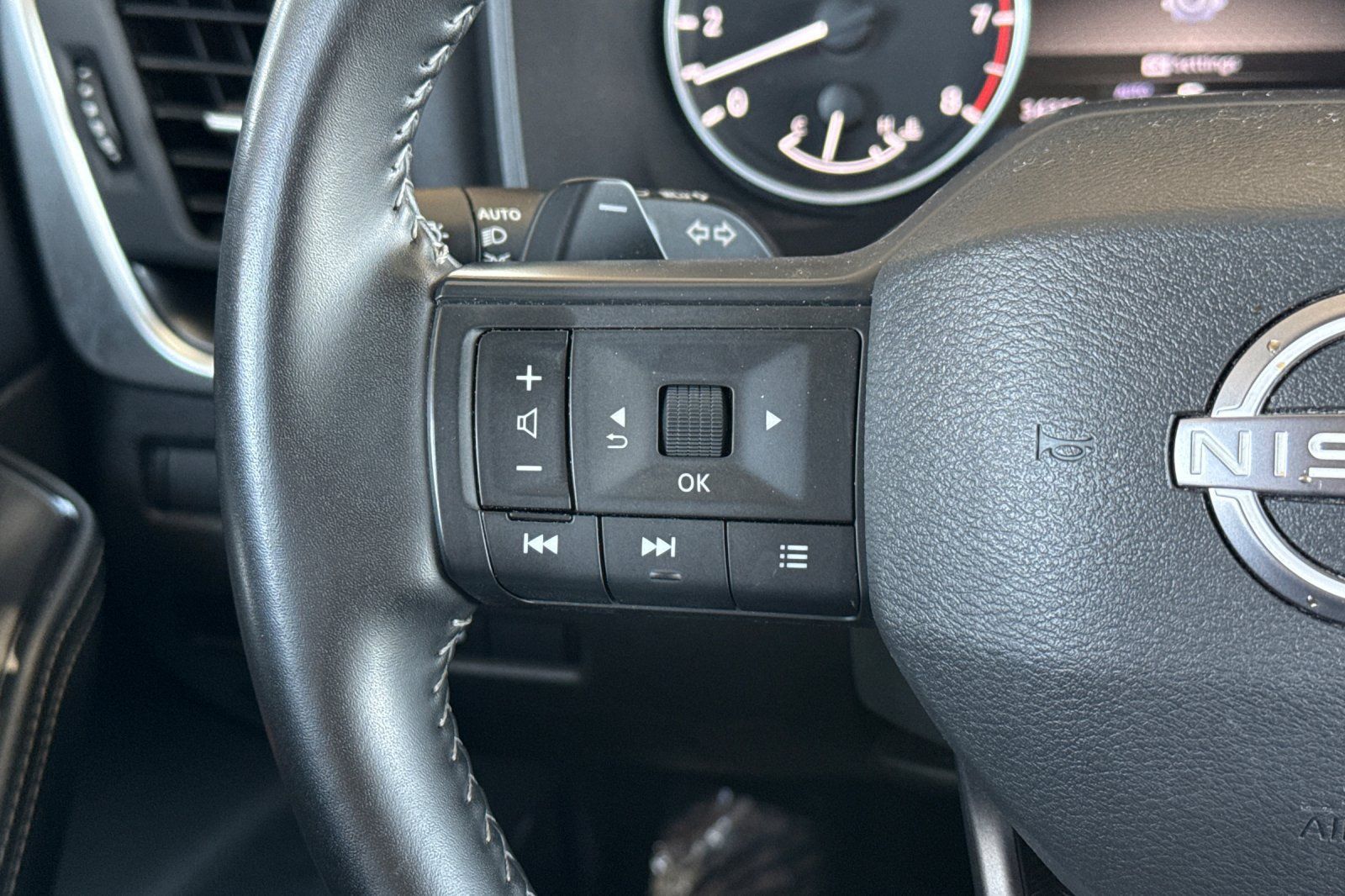 Certified 2025 Nissan Rogue SV AWD/4WD image 31