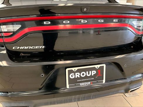 Used 2019 Dodge Charger SXT RWD image 9
