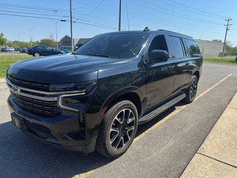 Used 2021 Chevrolet Suburban RST w/ Luxury Package image 12