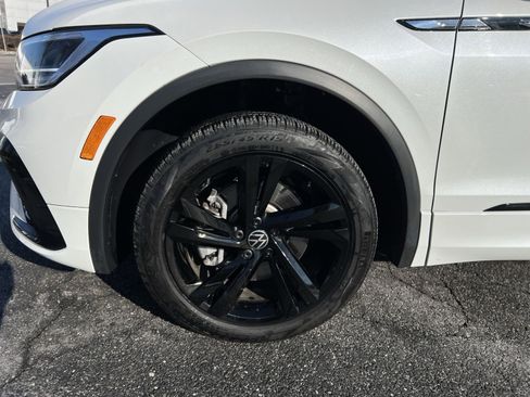 Used 2024 Volkswagen Tiguan SE R-Line image 12