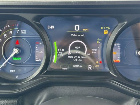 Used 2025 Jeep Wrangler Sahara image 24