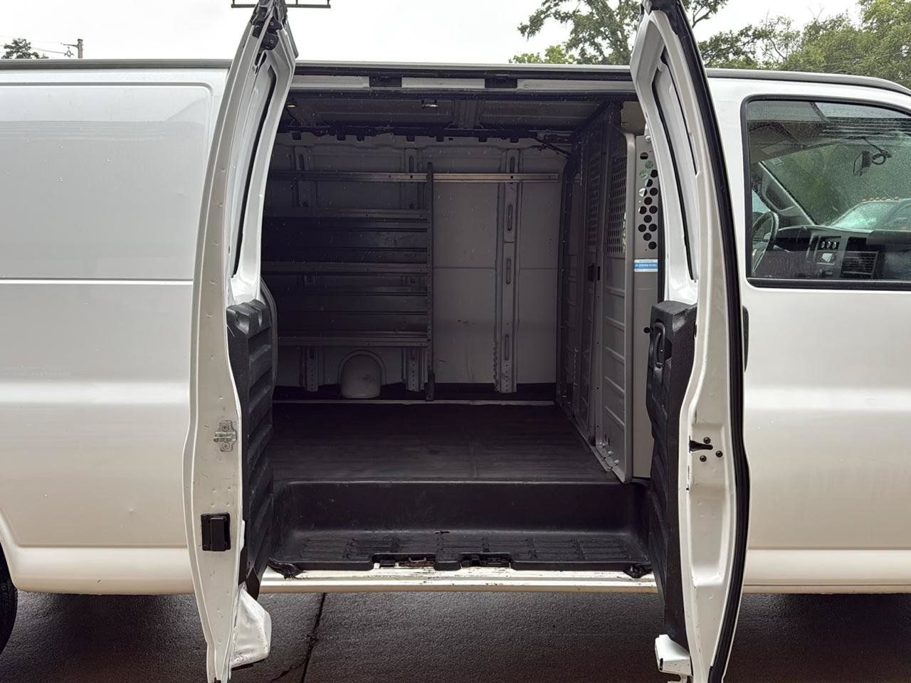 Used 2019 Chevrolet Express 3500 Extended w/ Driver Convenience Package RWD image 17
