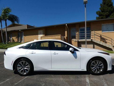 Used 2023 Toyota Mirai w/ Advanced Technology Package image 5