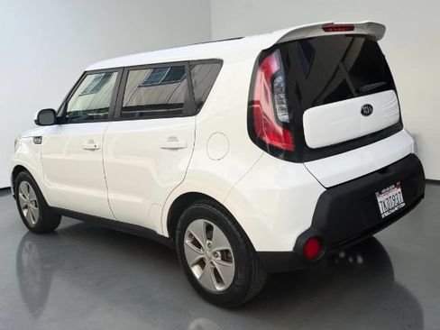 Used 2015 Kia Soul FWD image 4