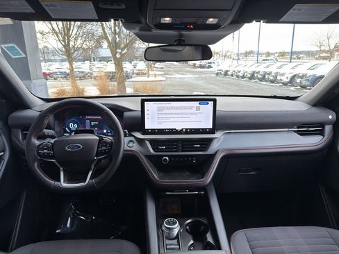 Certified 2025 Ford Explorer ST-Line w/ ST-Line Street Pack image 32