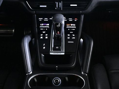 Certified 2022 Porsche Cayenne Turbo S AWD/4WD image 16