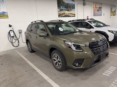 Used 2023 Subaru Forester Premium image 4