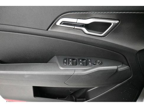 Used 2023 Kia Sportage LX image 8