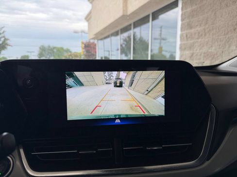 Used 2025 Chevrolet Trax LT FWD image 22