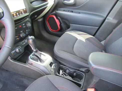 Certified 2023 Jeep Renegade Trailhawk AWD/4WD image 16