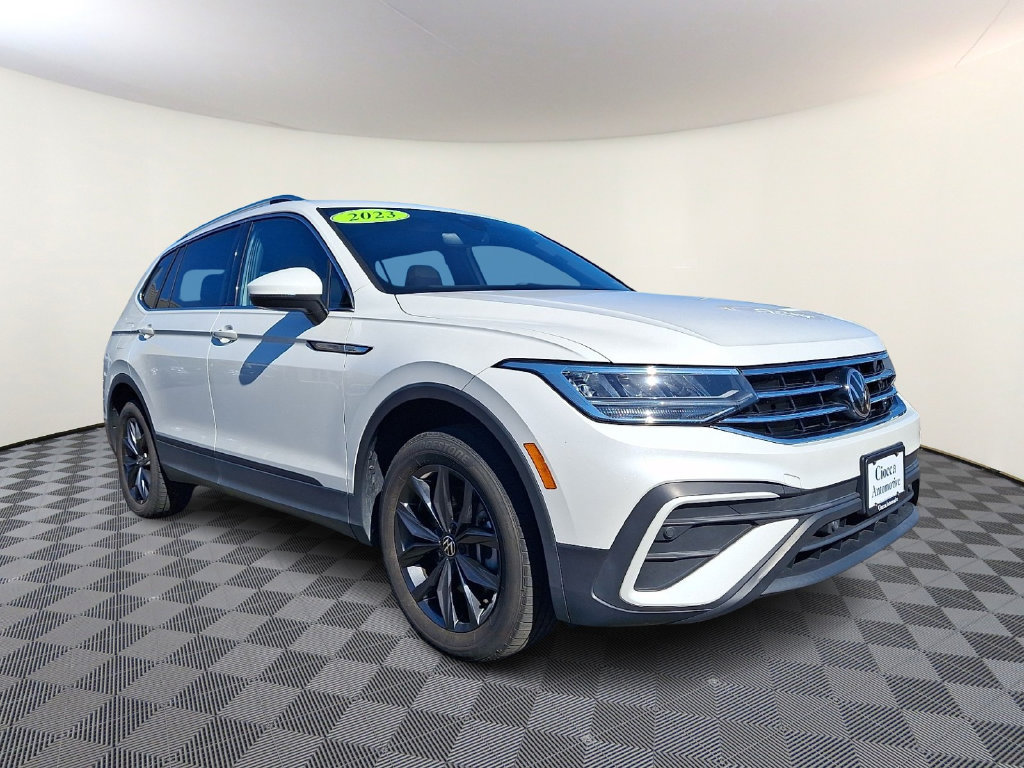 Used 2023 Volkswagen Tiguan SE w/ Panoramic Sunroof Package AWD/4WD image 1