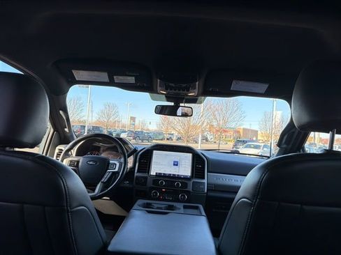 Certified 2022 Ford F250 Lariat w/ Black Appearance Package image 19