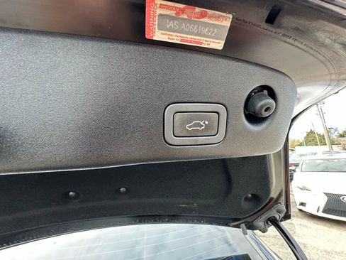 Used 2013 Jaguar XJ image 26