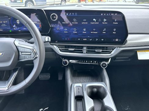 New 2026 Chevrolet Equinox EV LT image 12