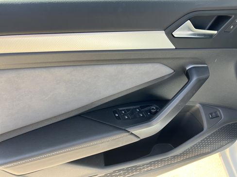 Used 2025 Volkswagen Jetta SE w/ Sunroof Package FWD image 13