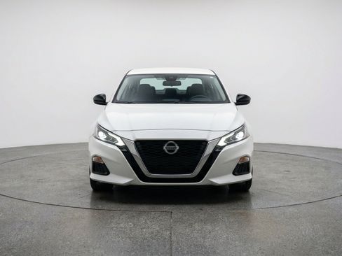 Used 2025 Nissan Altima 2.5 SV FWD image 2