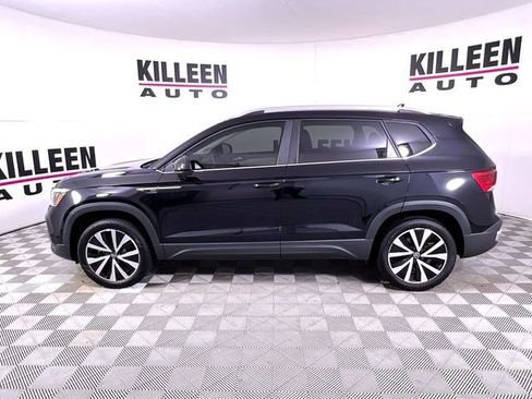 Used 2024 Volkswagen Taos SE image 4