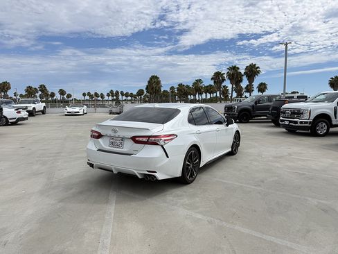 Used 2020 Toyota Camry XSE FWD image 3