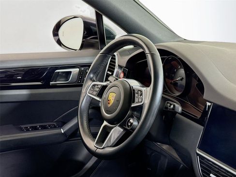 Used 2022 Porsche Cayenne Coupe w/ Premium Package image 35