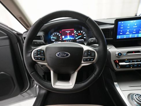 Used 2023 Ford Explorer XLT w/ Equipment Group 202A image 4