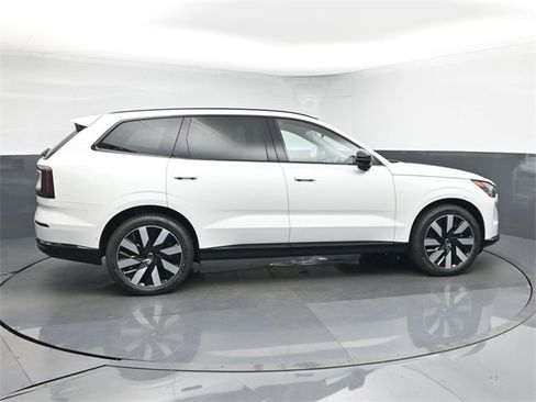 New 2025 Volvo EX90 Plus w/ Protection Package Premier image 8
