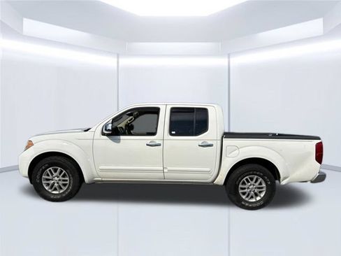 Used 2015 Nissan Frontier SV w/ SV Value Truck Package RWD image 10