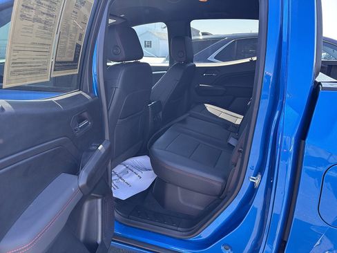 Used 2024 Chevrolet Colorado Z71 w/ Z71 Convenience Package 2 AWD/4WD image 6