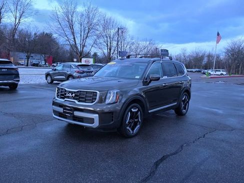 Used 2023 Kia Telluride S image 4