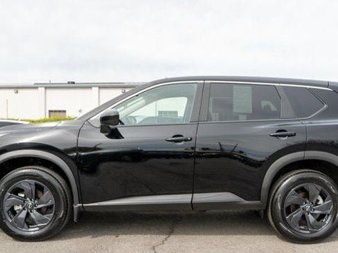 Certified 2026 Nissan Rogue SV AWD/4WD image 8