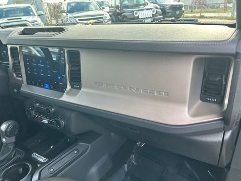 Used 2025 Ford Bronco Outer Banks image 26