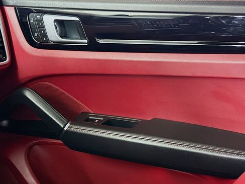 Used 2022 Porsche Cayenne E-Hybrid Coupe image 16