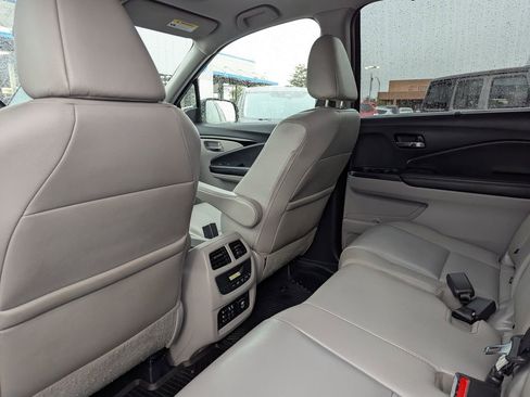 Used 2017 Honda Pilot Touring image 31