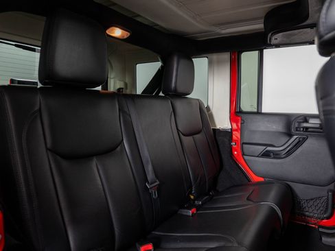 Used 2015 Jeep Wrangler Sahara image 23