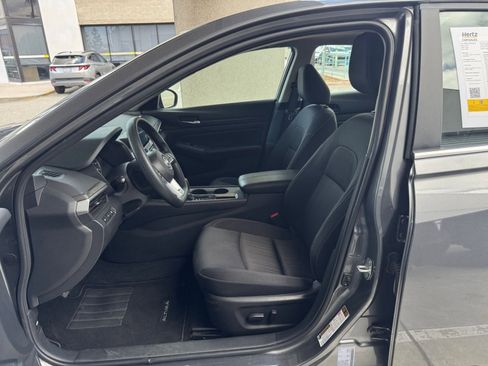 Used 2025 Nissan Altima 2.5 SV FWD image 28
