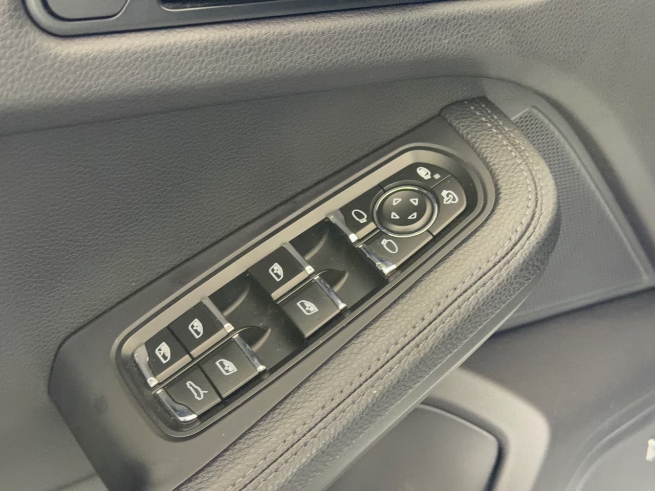 Used 2017 Porsche Macan S AWD/4WD image 17