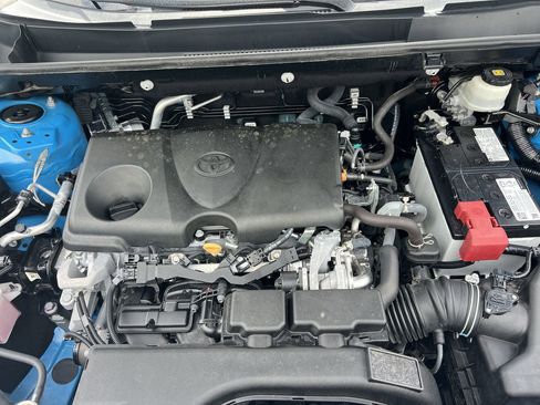 Used 2021 Toyota RAV4 XLE w/ Convenience Package FWD image 35