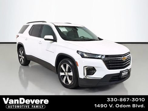 Used 2023 Chevrolet Traverse LT w/ LT Premium Package AWD/4WD image 1