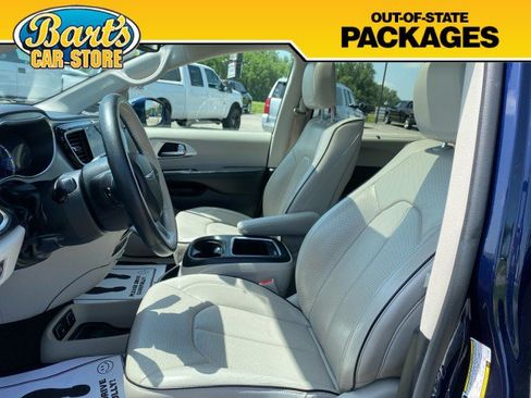 Used 2020 Chrysler Pacifica Limited w/ Advanced Safetytec Group FWD image 30