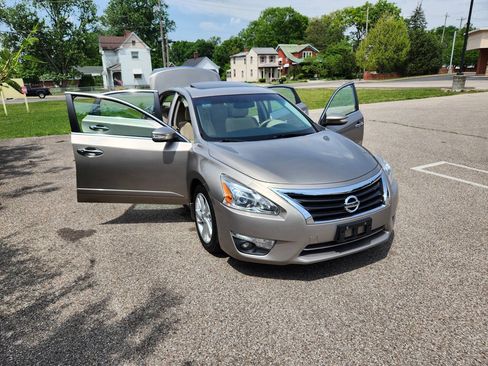 Used 2014 Nissan Altima 2.5 SV w/ Convenience Package FWD image 11