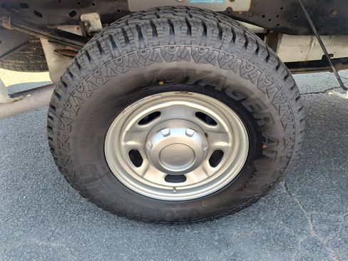 Used 2011 Ford F250 XL w/ Skid Plate Pkg AWD/4WD image 11
