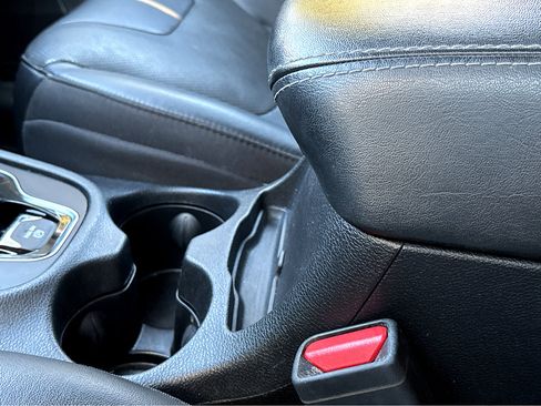 Used 2020 Jeep Cherokee Limited image 7