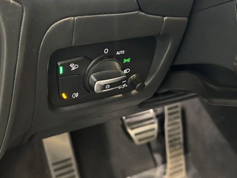 Used 2021 Audi R8 V10 w/ Premium Package image 33