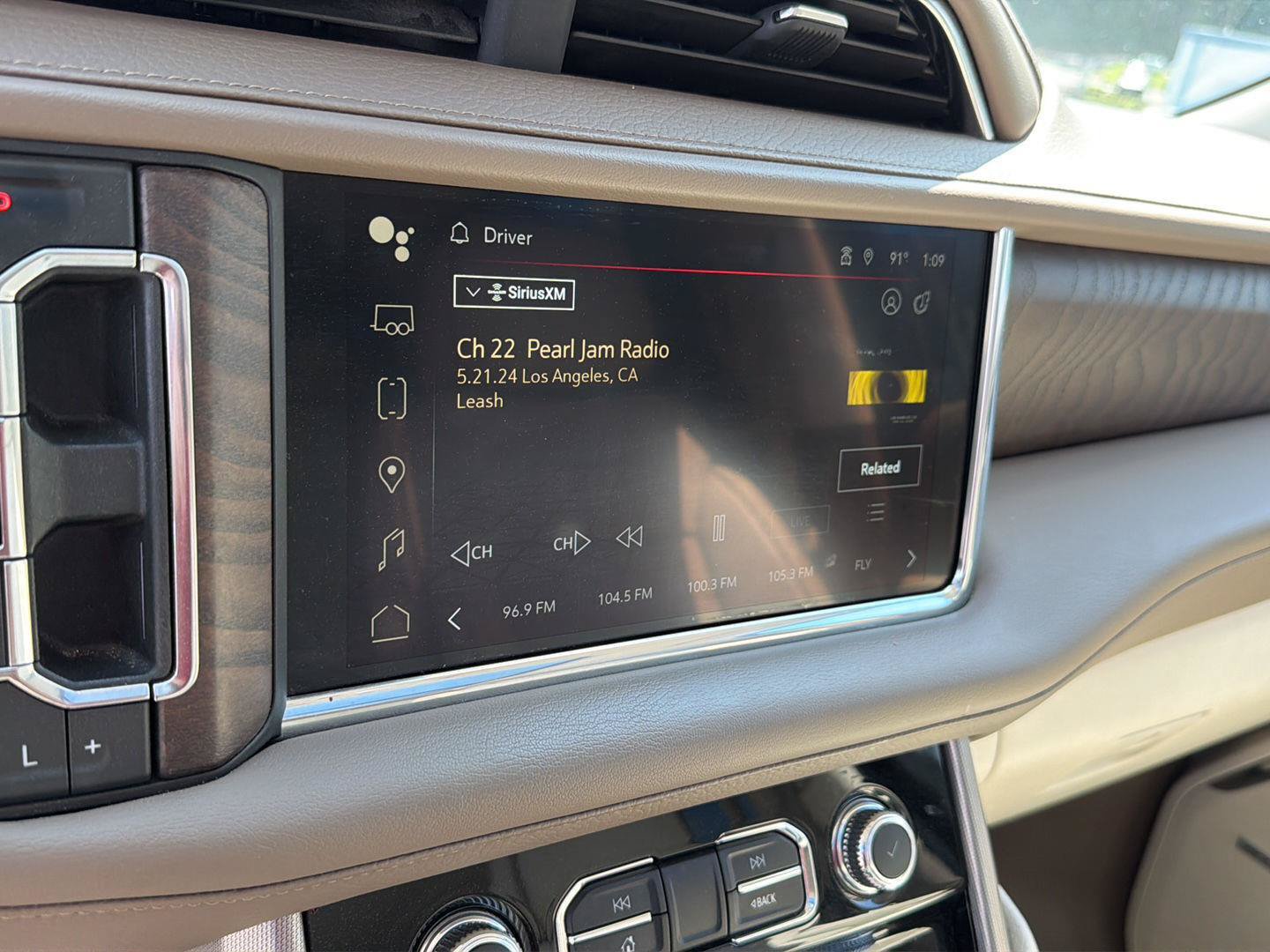 Used 2024 GMC Yukon XL Denali RWD image 26