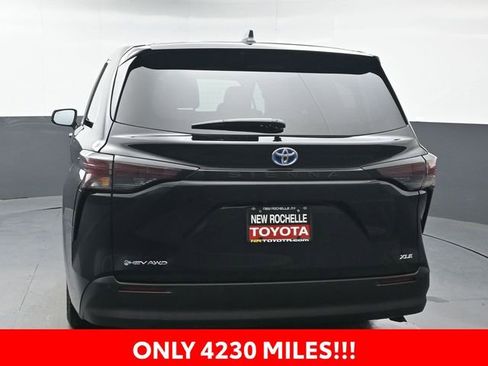 Certified 2025 Toyota Sienna XLE image 5