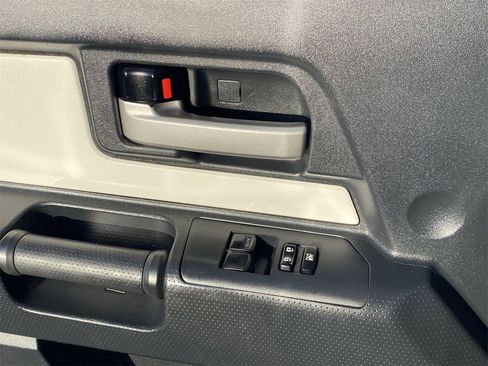 Used 2014 Toyota FJ Cruiser 4WD image 18