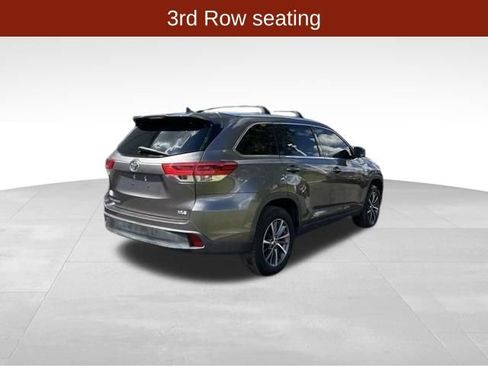 Used 2019 Toyota Highlander XLE FWD image 7