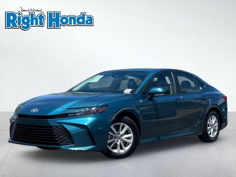 Used 2025 Toyota Camry LE FWD image 2