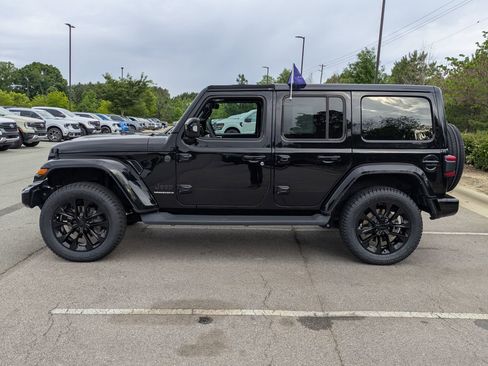Used 2023 Jeep Wrangler Unlimited Sahara AWD/4WD image 7